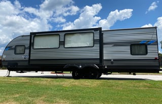 Fully Equipped Family Friendly Bunkhouse Camper
