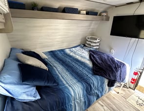 Dutchmen RV Coleman Lantern LT Series 17R