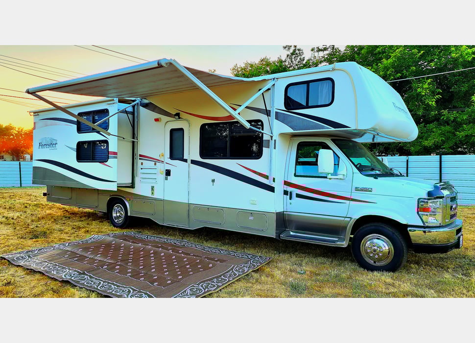 Class C Motor Home rentals in manteca