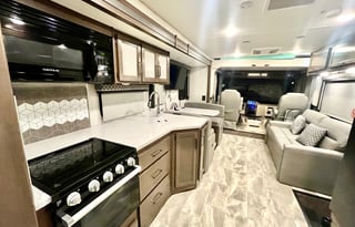 Get Out of Town 2022 Thor Windsport 34J