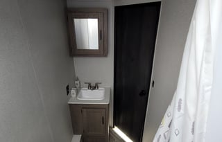 New 2022 Keystone RV Hideout 29DFSWE Fully Loaded