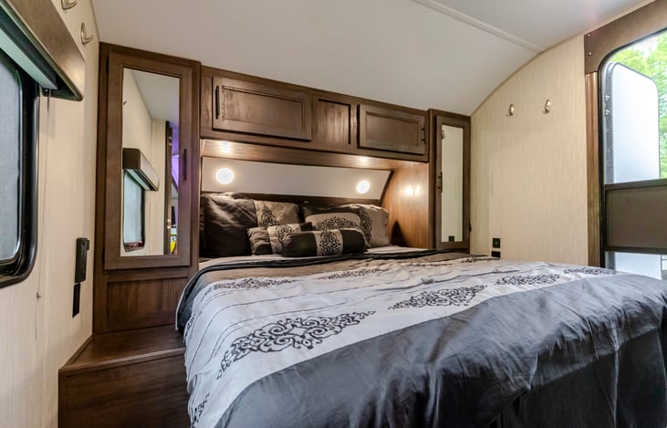Front bedroom with Queen bed