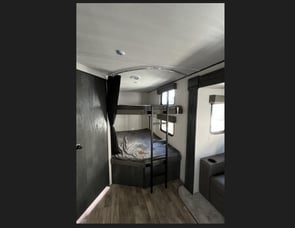 Keystone RV Hideout 28BHSWE