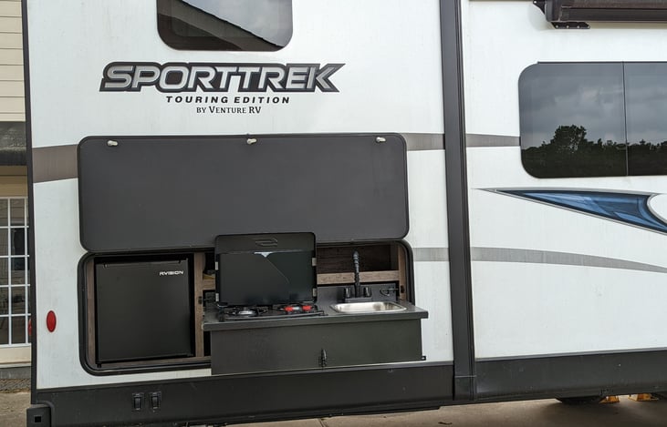 Outdoor Kitchen (open slide)