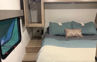 Easy Livin’ with Eileen – 2025 Coleman Camper 27'