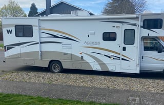 2010 Winnebago Access 31N