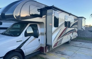 Easy-Drive 32' Class C•Sleeps 7•2 Slides|C-2 "Cath