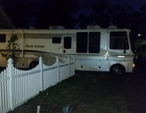 Fleetwood RV Pace Arrow 37A