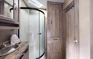 ✨Adventure-Ready Toyhauler – Delivered & Clean!✨