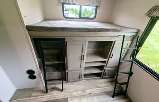 Outback | Large & Luxurious w/ Bunkhouse Sleeps 10