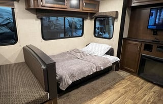 2017 Venture RV SportTrek 270VBH