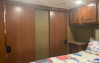 2016 Thor Motor Coach Chateau 31E Bunkhouse