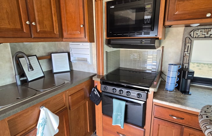 Enjoy a fresh cup of coffee in the morning. Sugar and creamer are not provided. K-cups are above the sink.