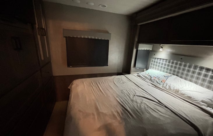 Master Bedroom with luxurious memory foam mattress