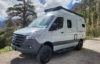 AWD "Barney" UNLIMITED MILES Montana + Starlink