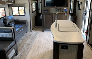 2018 Cruiser Shadow Cruiser 282BHS