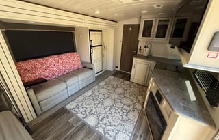 30 Footer with King Bed, StarLink & Generator