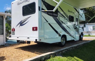 2022 Thor Motor Coach Quantum LC22 Ford