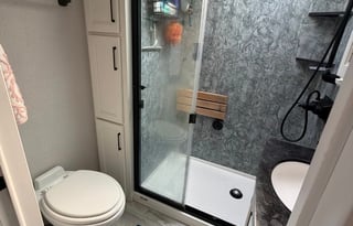 Ricky Riverstone Luxury 2 bed1.5 bath Washer&Dryer