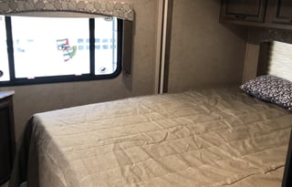 2019 Coachmen RV Freelander 28BH Ford 450 LowMiles
