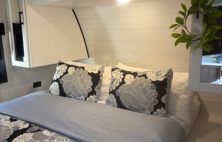 Queen Bedroom with Linens~