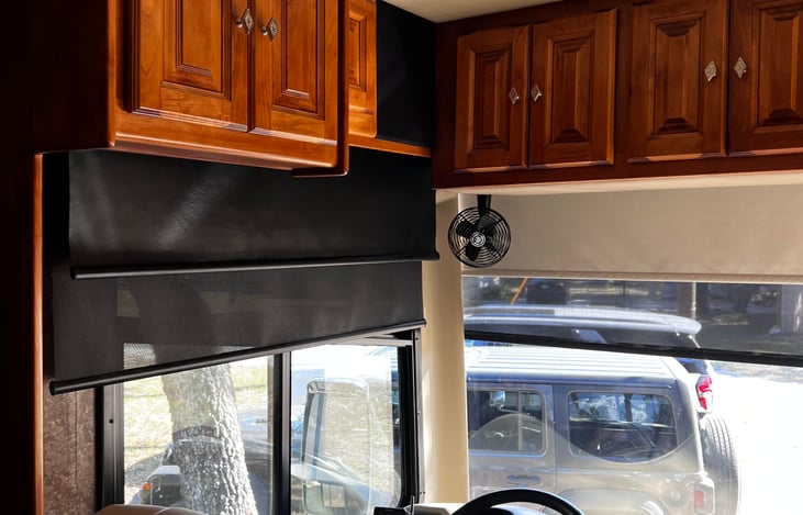 The 36GH is equipped with night and day shades controlled by push buttons for easy adjustment and enhanced privacy and comfort.