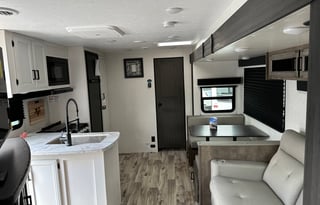 3-QUEEN BED 2023 SportTrek ST291VTQ