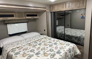 2021 Coachmen Catalina Legacy Edition travel trailer 38ft
