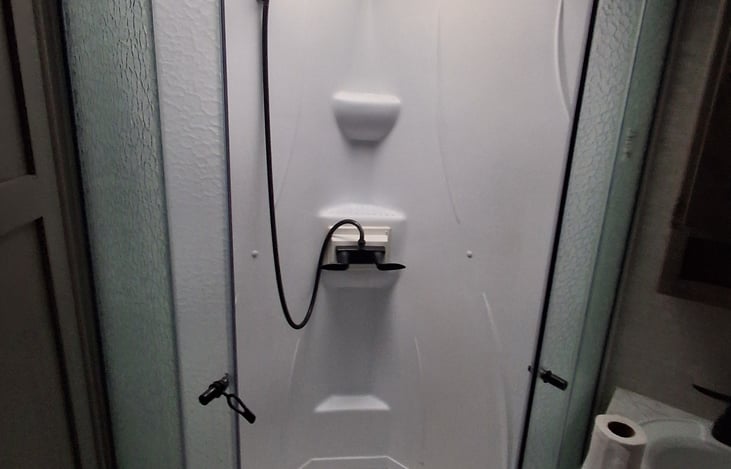 Enjoy your walkin shower with distorted plastic duel shower doors. Enjoy the pause button on the shower head to preserve hot water.