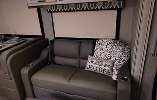 "MaBelle" Family RV-2 Full Bath-Kid/Pet Approved!