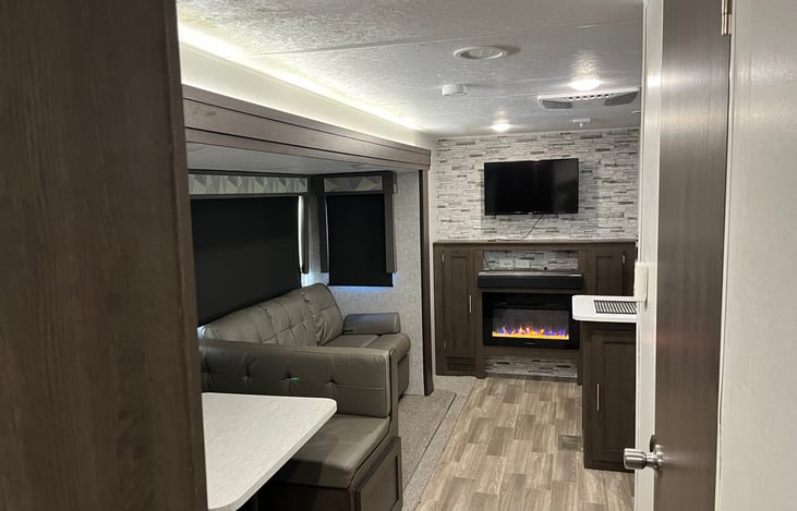 Living area with TV and fire place