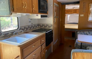 Cozy Gulf Stream RV- pets ok!