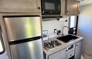 Lightweight Perfection! 2024 Sunset Park 19BH