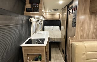 Vantonio Banderas - Winnebago Boldt 70BL