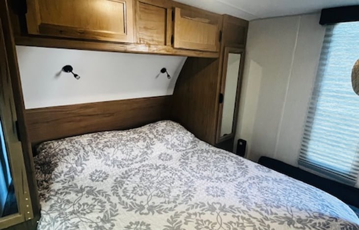 Queen Master with Memory Foam Mattress