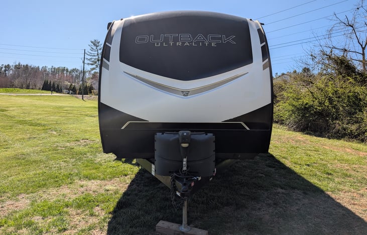 Outback Ultra Lite is a great toy hauler model with all the modern amenities you will need for your trip. At 28 feet long, it is easy to tow as well.