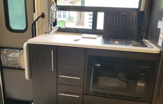 "Glam like New" 2021 Thor Axis. Free Parking