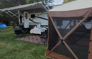 The Brownie NEWLY RENOVATED Sleeps 6 Must See !