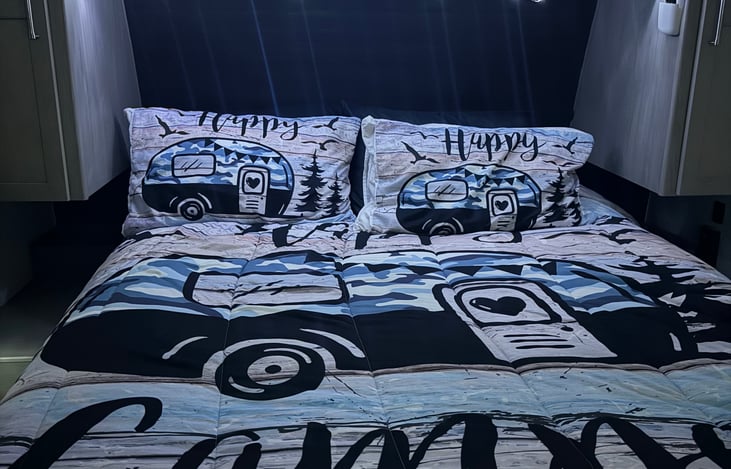 Comfortable queen bed with thick gel foam mattress. Sleeps like a pillow.