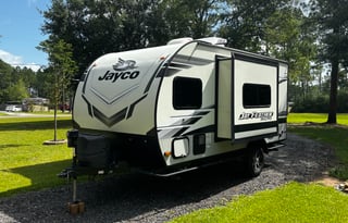 Your Cozy Couple’s Retreat on Wheels: