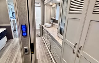 Luxury Personified: The Holiday Rambler