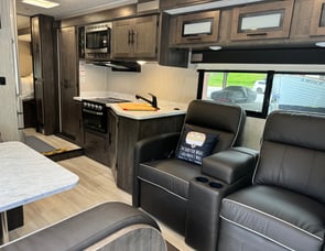 Coachmen RV Leprechaun 311FS Ford 450