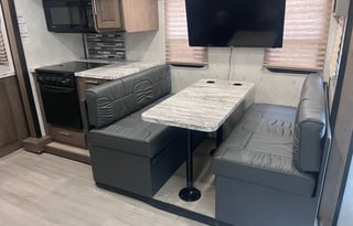 Harvey the RV - King bed & bunks, 2 A/Cs, Sleeps 6