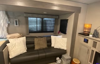 2022 Coachmen Legacy Edition 37 ft 303RKDS