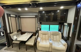 Luxury Pet Friendly RV priced to rent!!!!