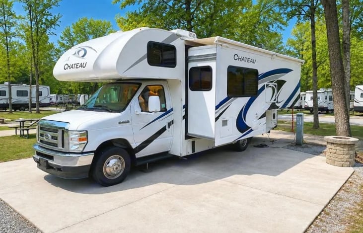 At just under 25 ft, it is easy to drive and park while still offering a full-wall slide, sleeping for up to 6, a queen bed, cab-over bunk, convertible sleeping space, a full kitchen & bathroom.