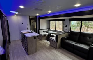 Pet Friendly- Sleeps 9- Outdoor Kitchen