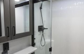 2022 Valor Alliance Toy Hauler Sleeps 9-10