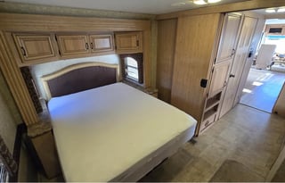 2011 Thor Motor Coach Hurricane 34B