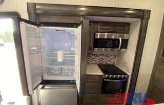 “BEAUTIFUL” 2 Bedroom 1.5 Bath, 2021 - 5th Wheel